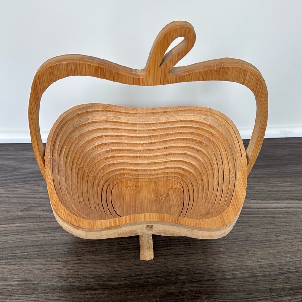 Wooden Apple Shaped Expandable Fruit Basket/Trivet